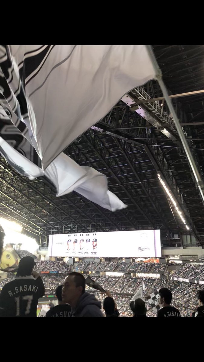 GinnoSaziii15's tweet photo. 初めてのロッテ応援、楽しかったなぁ
3試合全て観戦できて、どの試合もいい試合だった！応援歌もたくさん歌えて楽しかったけど喉枯れてやばい💦
来年こそは優勝、日本一だ！
1年間、本当にお疲れ様でした！

 #ChibaLotte 
 #来年こそ https://t.co/f5ShlAnlsC