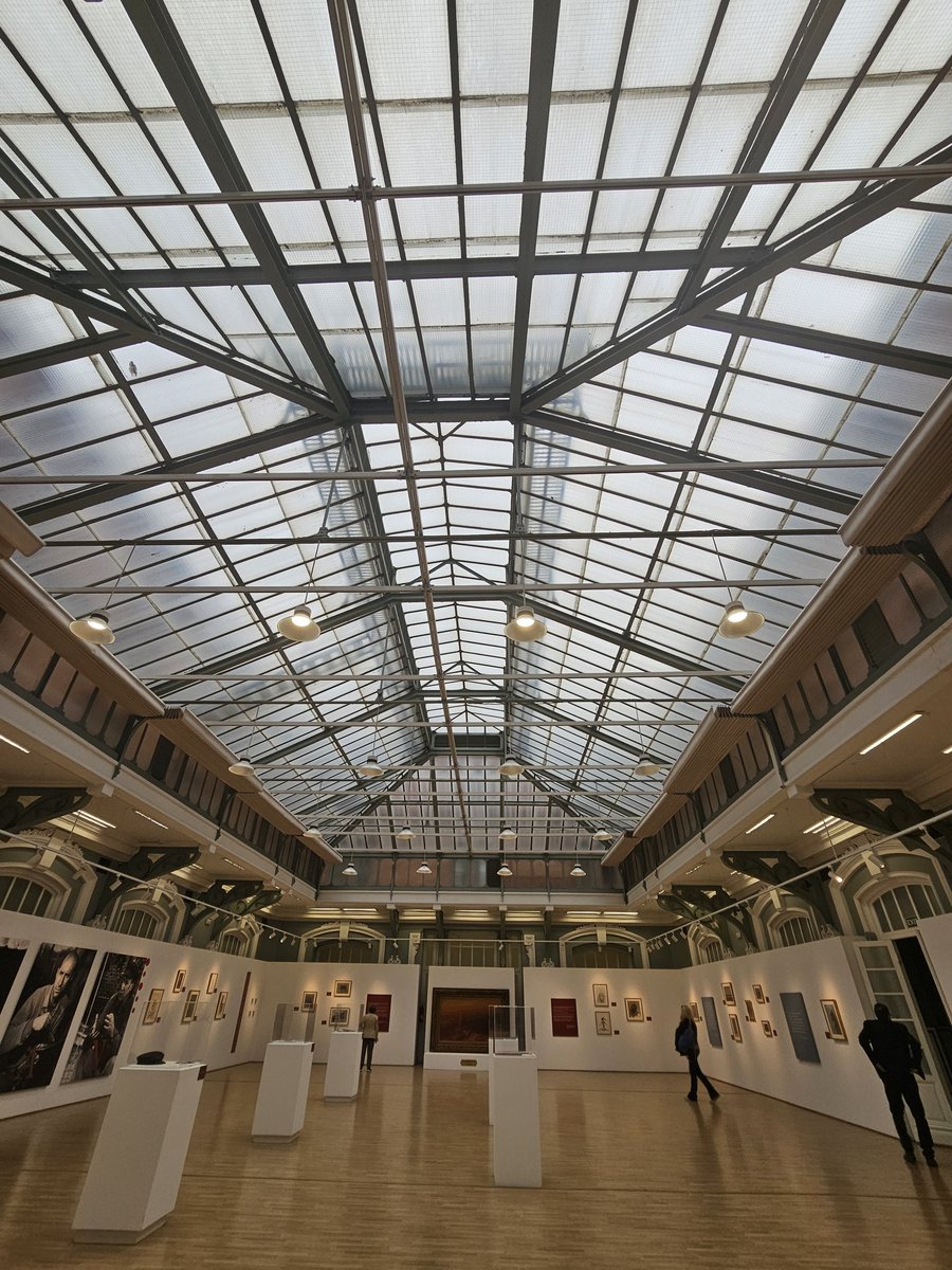 Fashion Week Magazine tweet media