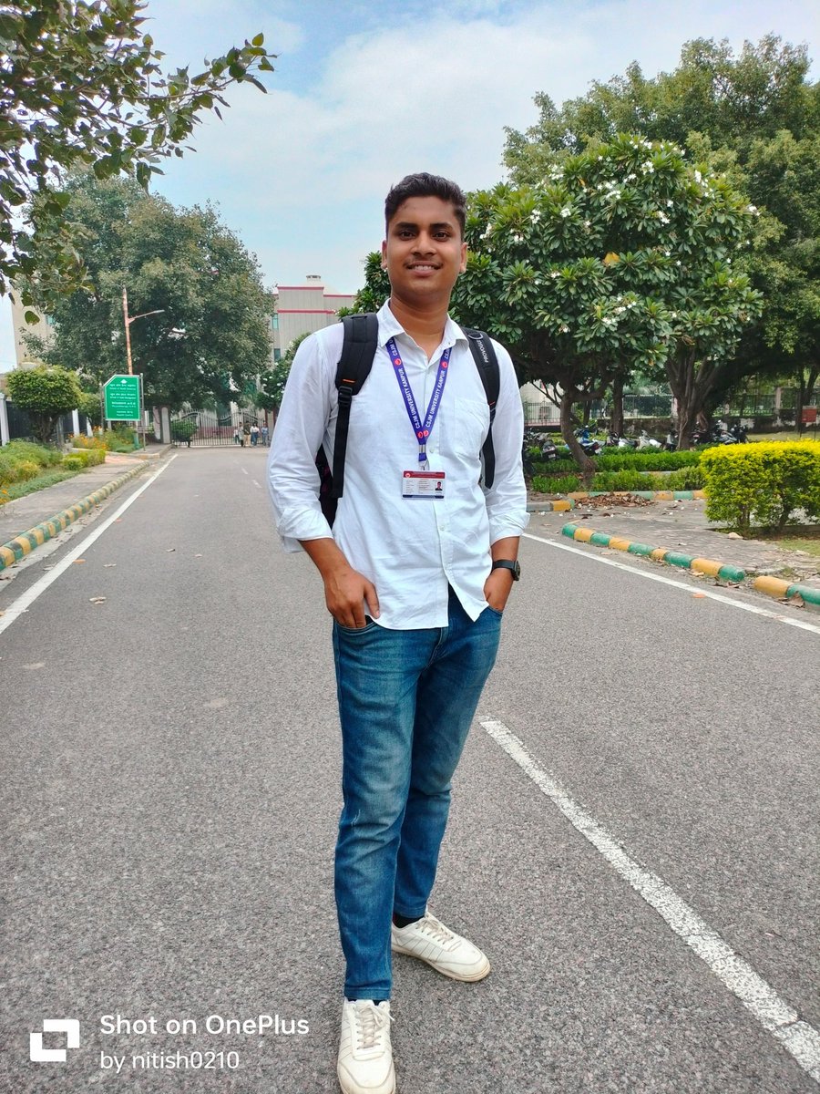 saurabh4u_'s tweet image. छोटे पल,बड़ी यादें—
#यूनिवर्सिटी की 
ज़िंदगी अद्भुत है।
#saurabh4u