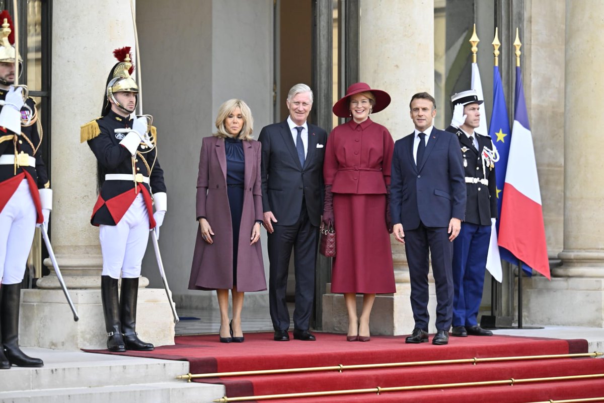 BelgiumMFA's tweet photo. 🇧🇪🇫🇷 At the Elysée Palace in Paris, the King and the Queen, accompanied by Minister of Foreign Affairs   @HadjaLahbib, were officially welcomed to France by President @EmmanuelMacron. #BELFRA2024 https://t.co/2lDJDef60P