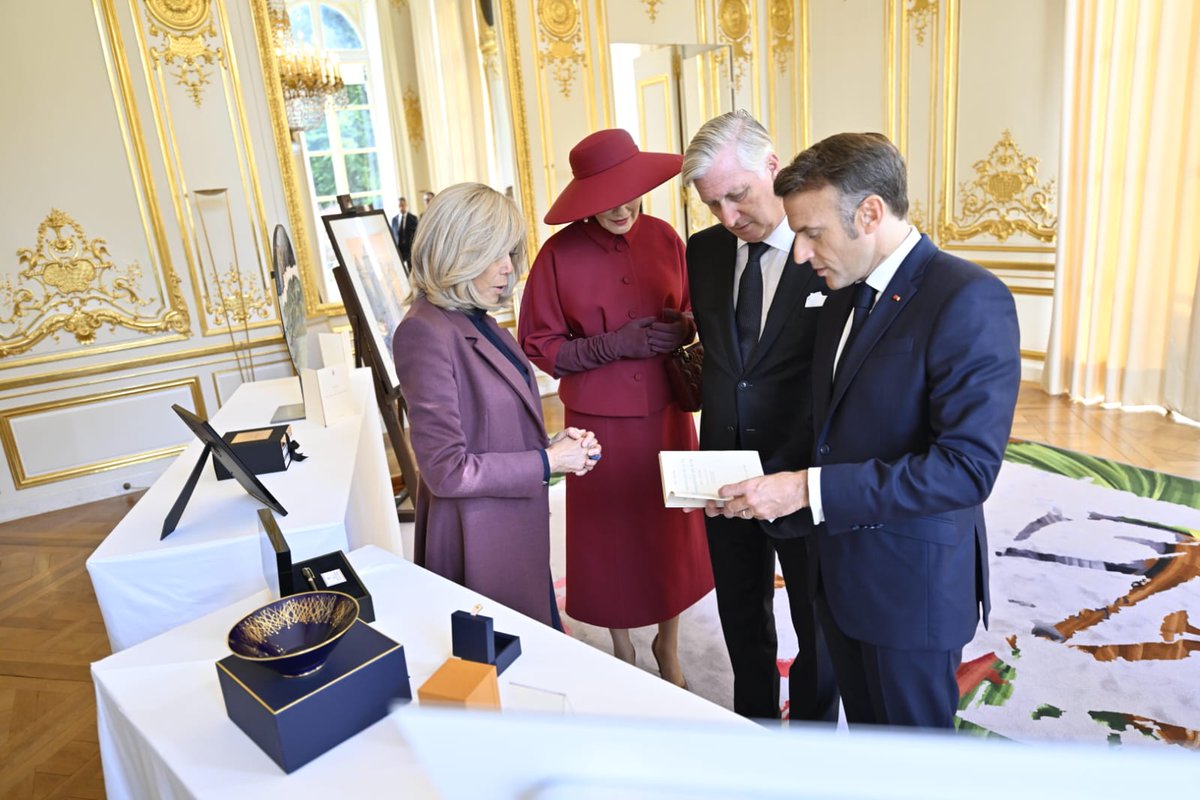 BelgiumMFA's tweet photo. 🇧🇪🇫🇷 At the Elysée Palace in Paris, the King and the Queen, accompanied by Minister of Foreign Affairs   @HadjaLahbib, were officially welcomed to France by President @EmmanuelMacron. #BELFRA2024 https://t.co/2lDJDef60P