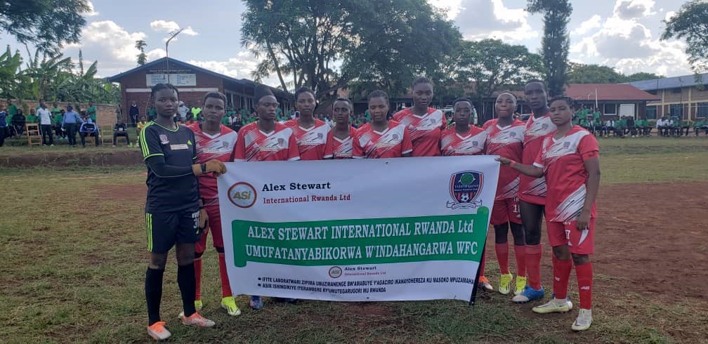 Umukino w'umunsi wa 2 wa shampiyona y'abagore m'umupira w'amaguru D1,Indahangarwa WFC iterwa inkunga na ALEX STEWART INTERNATIONAL RWANDA Ltd (sosiyete ifite laboratoires zipima ubuziraenge bw'amabuye y'agaciro) yaguye miswi na Police WFC.Indahangarwa WFC ijya ku mwanya wa 3.