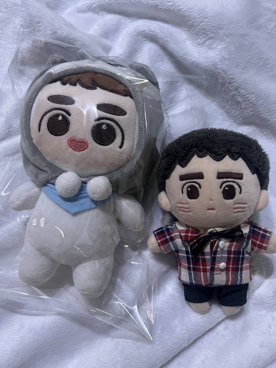 data_0012's tweet photo. 엑소 디오 D.O. 도경수 인형 됴램이 20cm 양도
꼬경이 양도합니다.

됴램이는 비닐교체할때 빼고는 꺼낸적없는 새상품
꼬경이 외출x , 전시만 
모자 옷포함 
됴램 1.2 꼬경이 0.8

kkt or dm https://t.co/vW8ljMsgqz