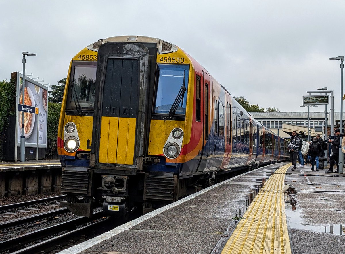 DownOnTheStour's tweet photo. Since they're due to be Dash 4'd soon may as well get a 458/5 in! 

458530 &amp; 536 takes us from Teddington back towards London Waterloo ✌️

#DOTS #railwayphotography #trainphotography #class458 #alstom #southwesternrailway https://t.co/KXWulXK5GW