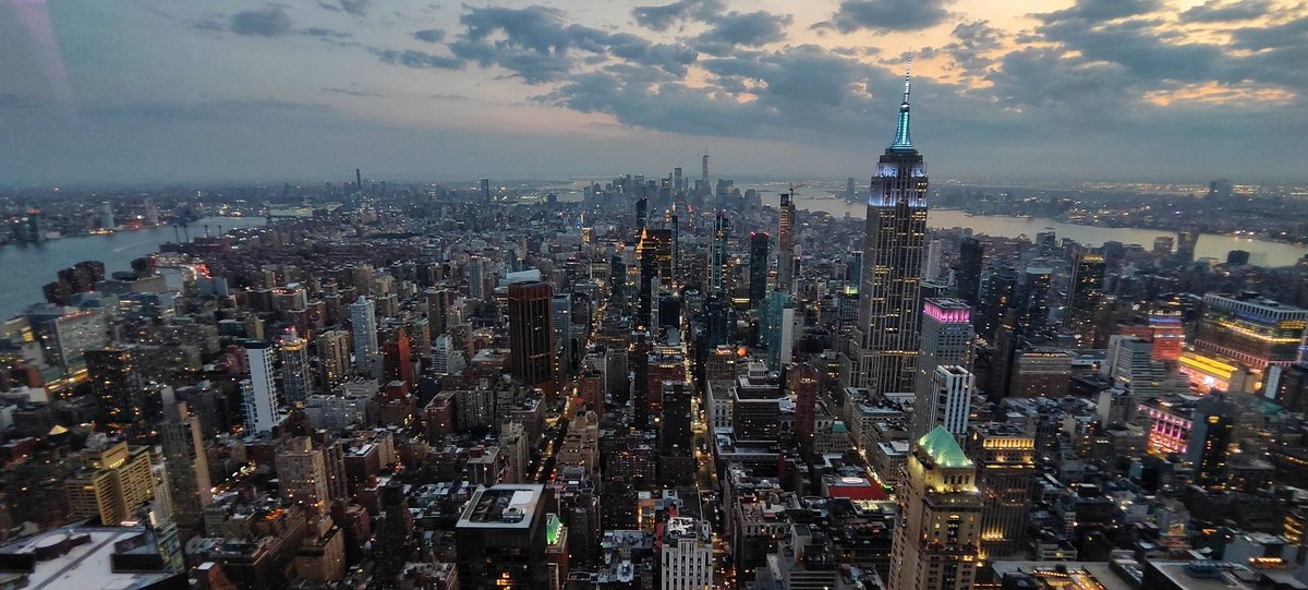 MarkBrodericks's tweet photo. Manhattan as viewed from the top of SUMMIT One Vanderbilt #summitonevanderbilt #nyc #manhattan #usa #photography https://t.co/s9TlRmf2yQ