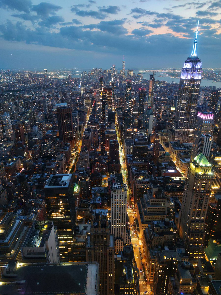 MarkBrodericks's tweet photo. Manhattan as viewed from the top of SUMMIT One Vanderbilt #summitonevanderbilt #nyc #manhattan #usa #photography https://t.co/s9TlRmf2yQ