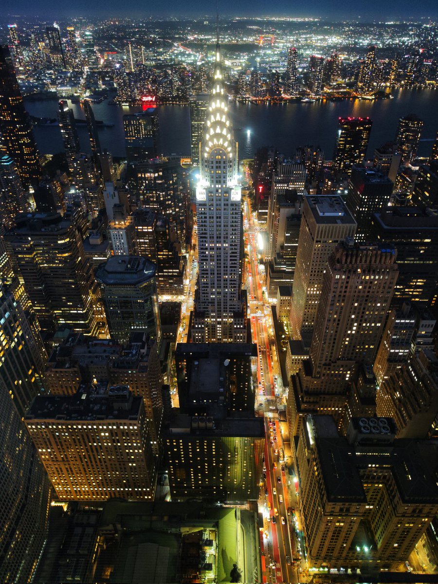 MarkBrodericks's tweet photo. Manhattan as viewed from the top of SUMMIT One Vanderbilt #summitonevanderbilt #nyc #manhattan #usa #photography https://t.co/s9TlRmf2yQ