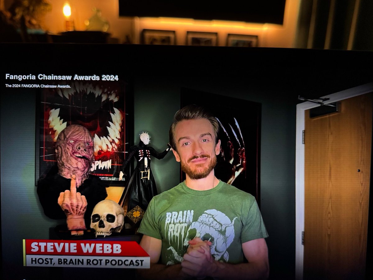 Well this was a moment 😭
<a href="/FANGORIA/">FANGORIA</a> #ChainsawAwards 

Thank you <a href="/MichaelVarrati/">Michael Varrati</a> for including me in your brilliantly directed show.
And congrats to all the winners!