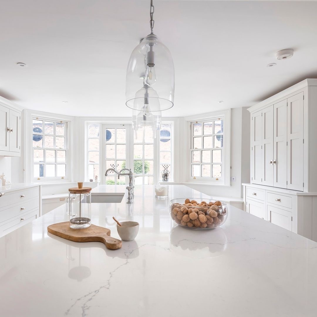 CRLstone's tweet photo. CRL Quartz Messina really looks the part in this light and airy kitchen π
.
@MagmaGranite
#whitequartz #marblequartz #kitchenworktops https://t.co/6yqAg0fhcj