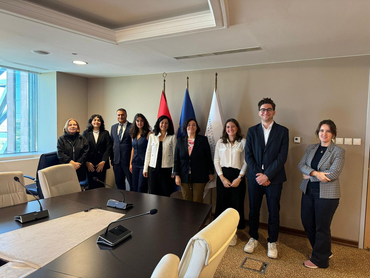 ABBaskanligi's tweet photo. Değişim öğrencilerinin sosyal ve kişisel gelişimini desteklemek amacıyla Avrupa çapında faaliyet gösteren öğrenci kuruluşu Erasmus Student Network- ESN’nin Türkiye temsilcilerini Başkanlığımızda ağırladık.
#ErasmusStudentNetworkTürkiye #ErasmusStudentNetwork @ESN_Int https://t.co/13nHx35a6v