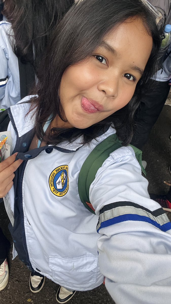 owletteeee's tweet photo. biru langit mti ku💙 https://t.co/a8W0EKhIh9