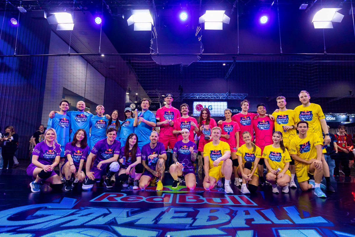 VictoriaBbb's tweet image. What a vibe - @redbullau Gameball Royale with PWR Ballers ⛹️‍♀️ 

Can confirm dodging balls not my strength… 

#gameballroyale