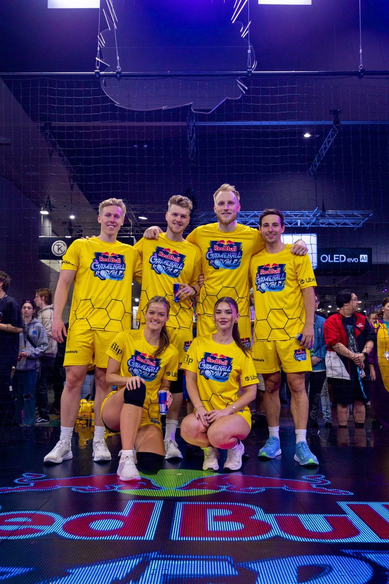 VictoriaBbb's tweet image. What a vibe - @redbullau Gameball Royale with PWR Ballers ⛹️‍♀️ 

Can confirm dodging balls not my strength… 

#gameballroyale