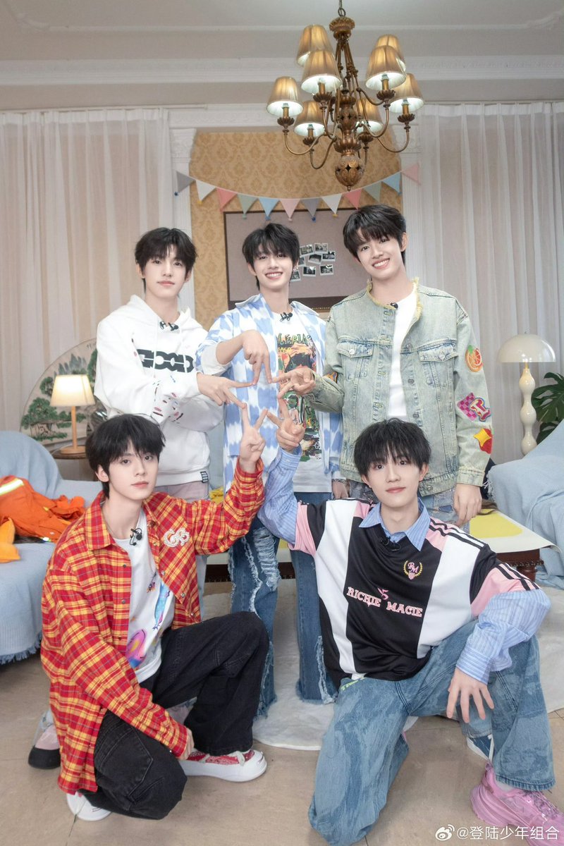 zhuzhixinth's tweet photo. #登陆少年-𝑇𝑟𝑎𝑛𝑠𝑓𝘖𝑟𝑚𝑃𝑟𝑜𝑗𝑒𝑐𝑡 𝑊𝑒𝑖𝑏𝑜 𝑈𝑝𝑑𝑎𝑡𝑒 💜🖤🦋 2024.10.13
มาร่วมตะโกนไปพร้อมกับกลุ่ม 番茄少年(วัยรุ่นมะเขือเทศ)
番茄! 番茄! 番茄! 🍅🫰
ปลุกเวทมนตร์แห่งความสุขของ番茄(มะเขือเทศ)🪄
มาถ่ายรูปด้วยกัน📸
#TOPgiveme5 #pic12
🖇️ https://t.co/CCdBzaThKx
#TOP登陆少年 #TOP登陆少年_朱志鑫 #22X日志 #TwentyTwoX #TRANSFORMPROJECT
#TF家族三代 #TFFamily #TF家族