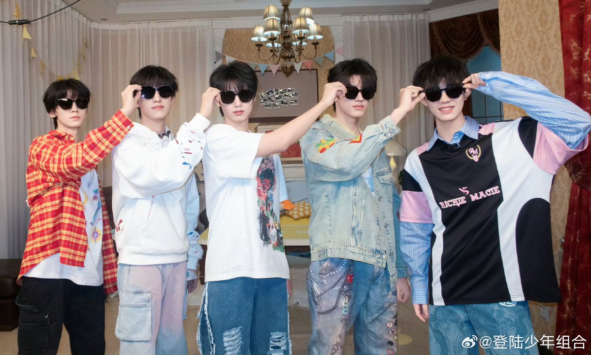zhuzhixinth's tweet photo. #登陆少年-𝑇𝑟𝑎𝑛𝑠𝑓𝘖𝑟𝑚𝑃𝑟𝑜𝑗𝑒𝑐𝑡 𝑊𝑒𝑖𝑏𝑜 𝑈𝑝𝑑𝑎𝑡𝑒 💜🖤🦋 2024.10.13
มาร่วมตะโกนไปพร้อมกับกลุ่ม 番茄少年(วัยรุ่นมะเขือเทศ)
番茄! 番茄! 番茄! 🍅🫰
ปลุกเวทมนตร์แห่งความสุขของ番茄(มะเขือเทศ)🪄
มาถ่ายรูปด้วยกัน📸
#TOPgiveme5 #pic12
🖇️ https://t.co/CCdBzaThKx
#TOP登陆少年 #TOP登陆少年_朱志鑫 #22X日志 #TwentyTwoX #TRANSFORMPROJECT
#TF家族三代 #TFFamily #TF家族