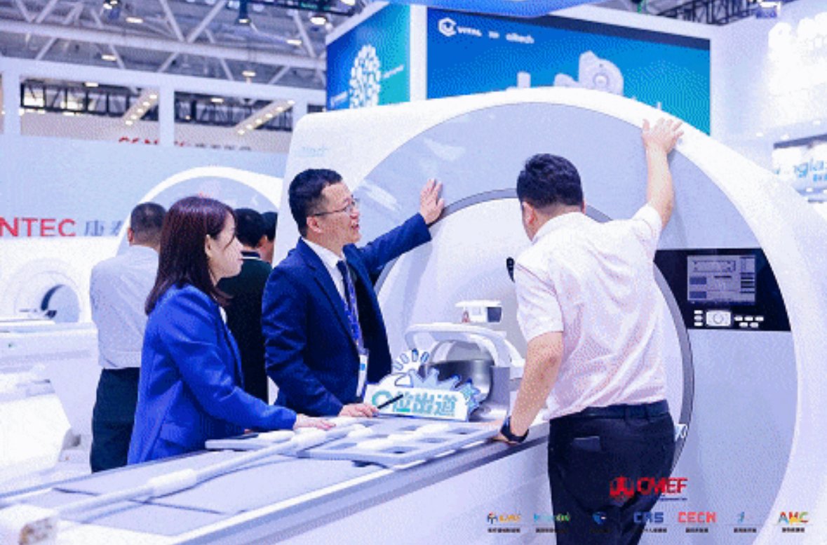 sz_mediagroup's tweet image. The future of healthcare is now! #Shenzhen welcomes the world to #CMEF2024, a global gathering of medical innovators showcasing cutting-edge technology in robotics, IoT, and more. Witness the future of healthcare! #MedicalInnovation #100AdventuresInShenzhen