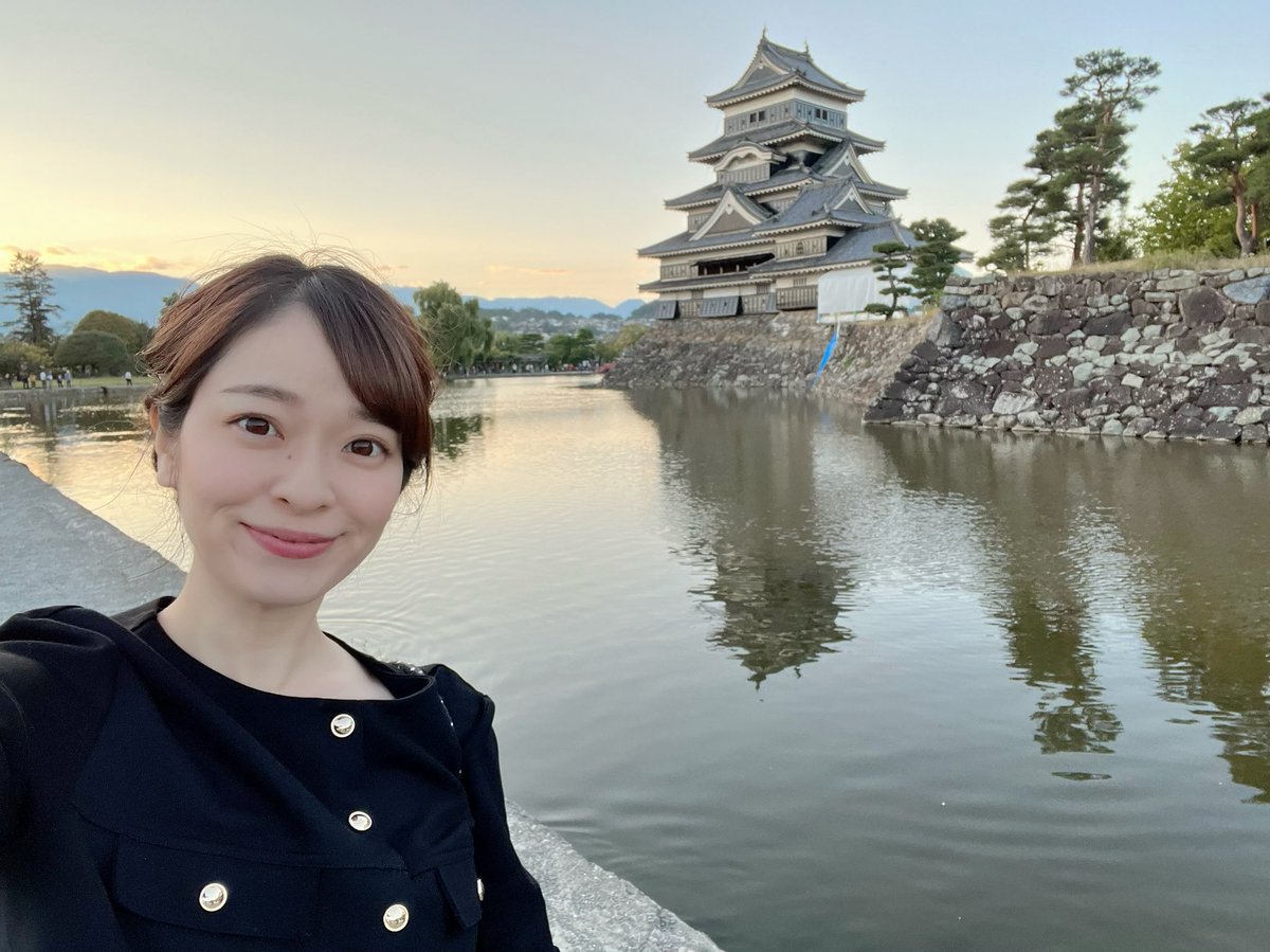 asano_723's tweet photo. みなさん、3連休はいかがでしたか？✨

私は、大学時代の友人の結婚式で長野県松本市へ！
こだわりの詰まった幸せいっぱいの披露宴で司会を任せていただき、うれしかったです💐

大学時代に4年間過ごした松本。
帰りに松本城にも寄って、改めて良いところだなぁとしみじみ感じました✨ https://t.co/sCL5Aty3hW