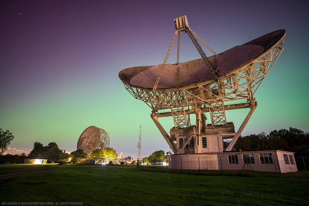 Anthony Holloway (@aj_h) on Twitter photo The MkII telescope at Jodrell Bank Observatory, part of the e-MERLIN array, backlit with the glow of the aurora.
#aurora #jodrellbank
Sony A7III / Sony 20mm G lens, 6s, ISO 640, f/1.8 The MkII telescope at Jodrell Bank Observatory, part of the e-MERLIN array, backlit with the glow of the aurora.
#aurora #jodrellbank
Sony A7III / Sony 20mm G lens, 6s, ISO 640, f/1.8
