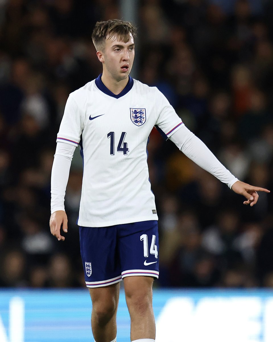 BHAFC's tweet photo. He's one of our own... 🏴󠁧󠁢󠁥󠁮󠁧󠁿 @JackHinsh 💙🤍 https://t.co/qkCcgoRgOZ