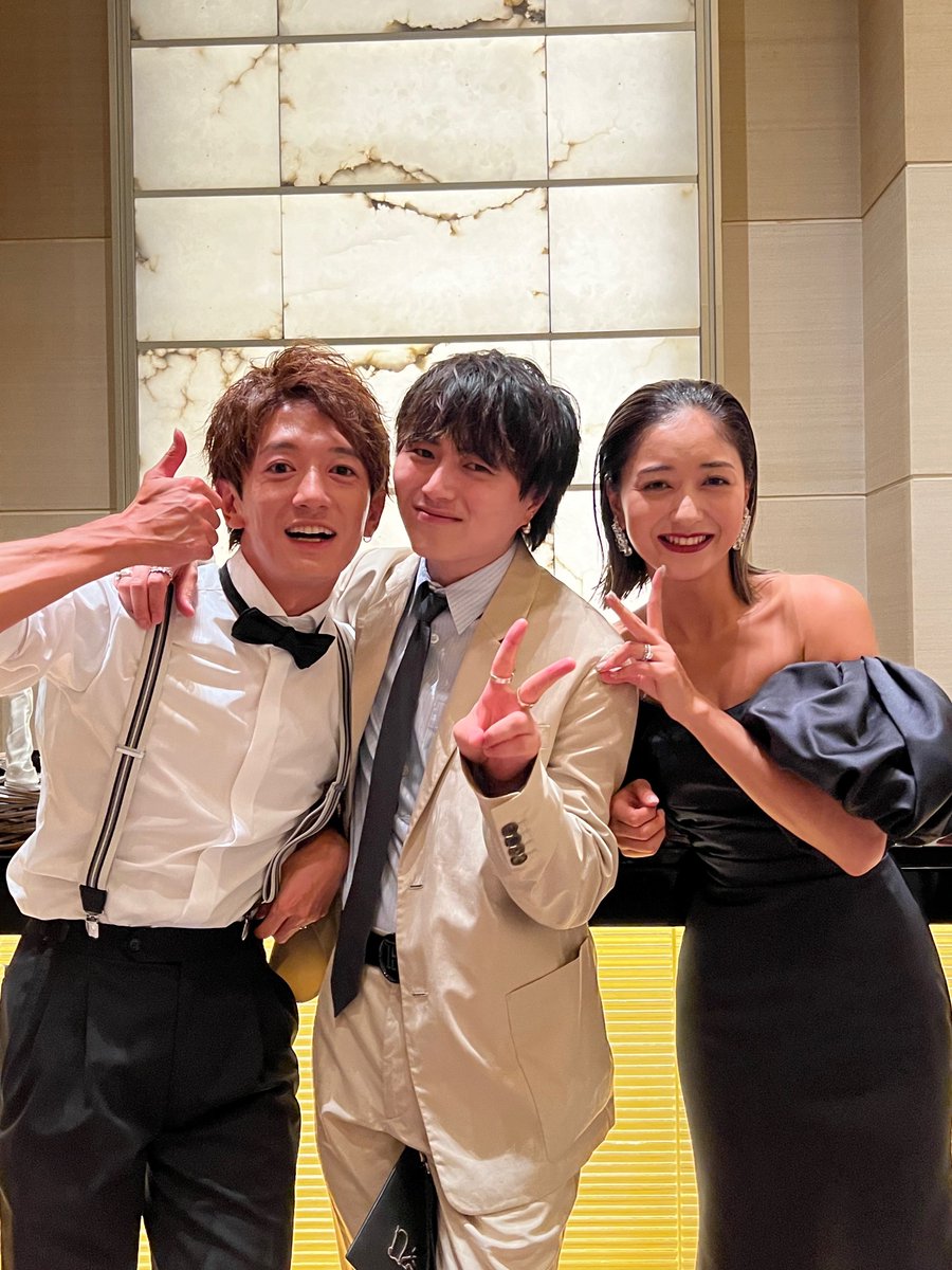 yudai_vo's tweet photo. 士門くん&みちょぱ夫妻の結婚を祝して作った
新曲「アイビー」を2人の入籍日
10/22(火) 0:00に配信リリースします。
ジャケット写真も公開しました。

上京して初めてできた先輩であり親友の士門くん
いつか結婚式したら雄大が歌ってなと言ってくれててその約束が先日実現しました。
その時にみちょぱにサプライズで曲を贈ろうと、士門くんにインタビューして作った曲がこの曲です。
2人ともとても喜んでくれて、せっかくならもっと多くの人に聴いてもらいたいということでこの度この曲をリリースすることになりました。

かなり思い入れのある曲に仕上がりました。
僕自身もトップクラスに好きなバラードです。
Novelbright「アイビー」どうぞお楽しみに！！
