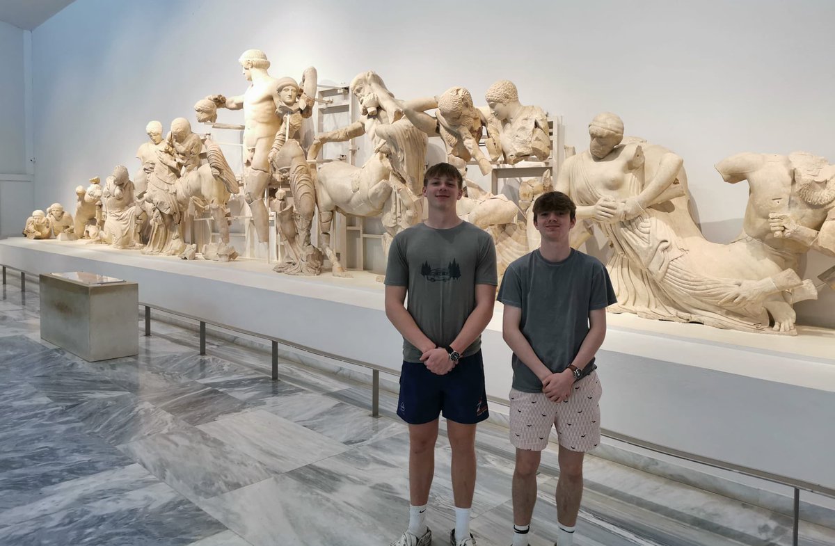 Sed_Classics's tweet photo. We visited Olympia this morning on the Greece Trip: temple of Zeus, the Treasuries and most importantly, the track #atolympiafaraway #thelongrun https://t.co/pkYRjRypDa