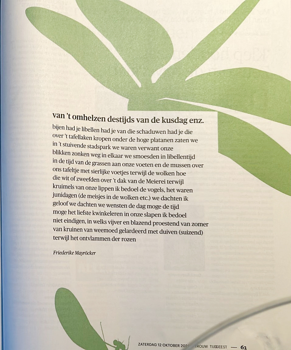 Afgelopen zaterdag in Tijdgeest van <a href="/trouw/">Trouw</a>: Friederike Mayröckers 'Alle omhelzingen' besproken door @JanitaMonna. Citaat: 'Haar intieme teksten wikkelen woorden om een leegte.'
Zie ook: m10boeken.nl/boeken/alle-om…