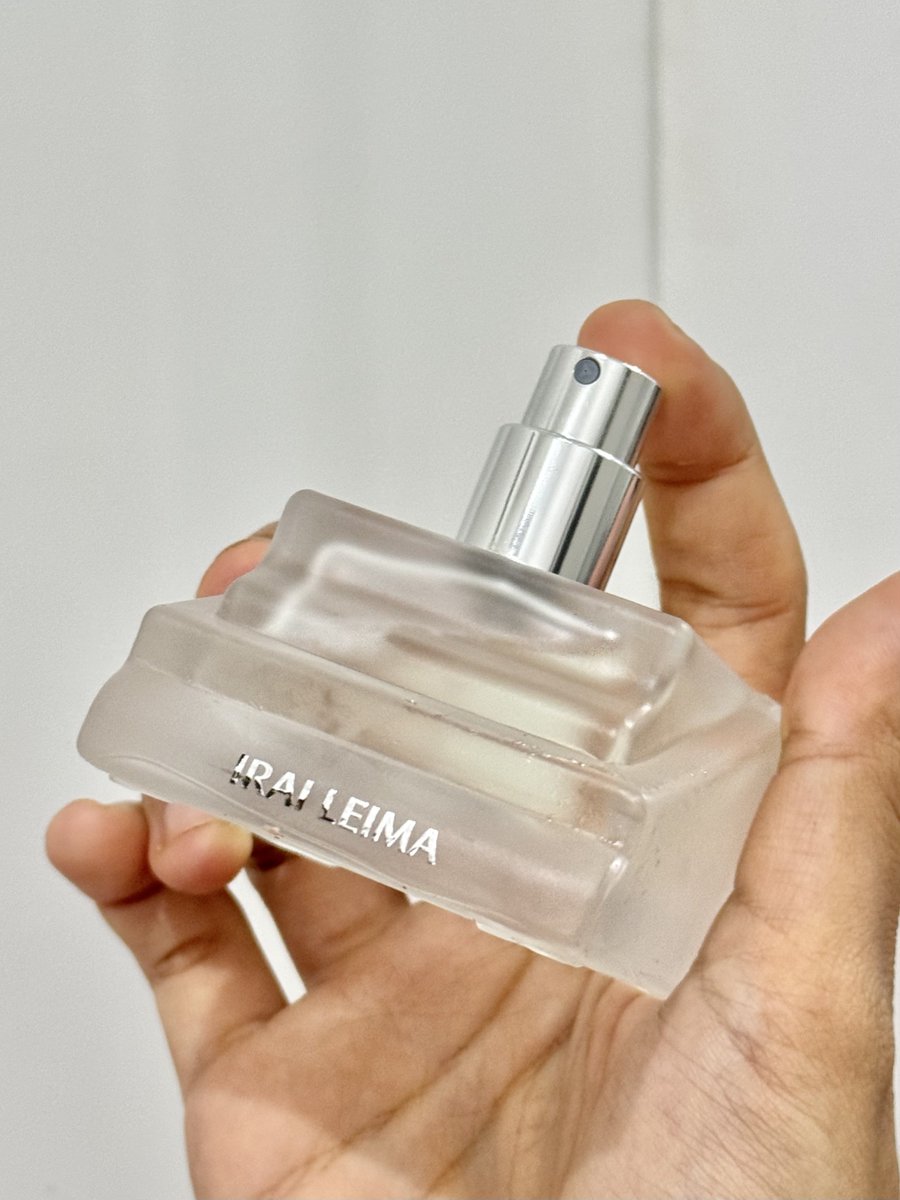 cloudysnowys's tweet photo. PERFUME BARUNYA SAFF &amp; CO SUMPAH CAKEP BGT PACKAGINGNYA...😩🤍

wanginya clean, fresh &amp; ada hint floral yang soft, punya dry down yang powdery enak!

cocok lagi heatwave gini gabikin pusing https://t.co/Z0qv8LucMf