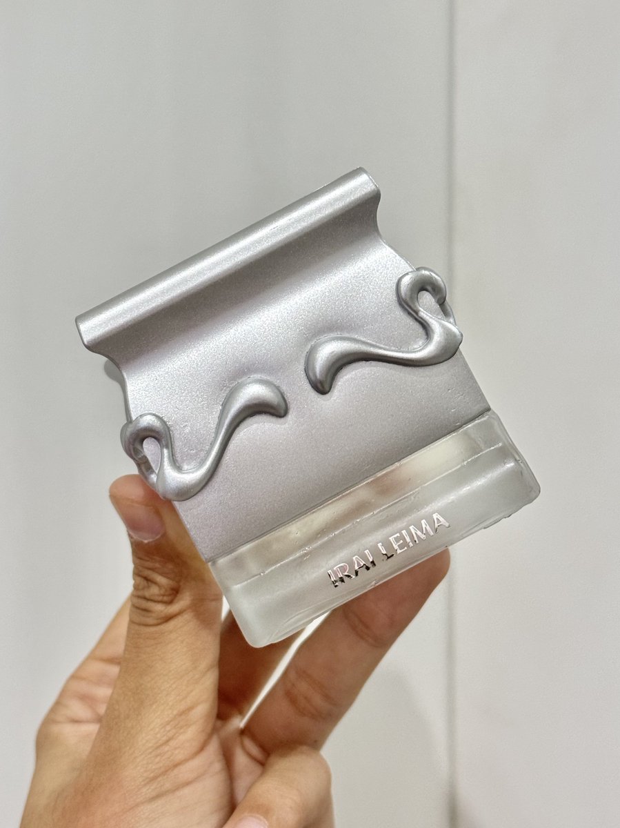 cloudysnowys's tweet photo. PERFUME BARUNYA SAFF &amp; CO SUMPAH CAKEP BGT PACKAGINGNYA...😩🤍

wanginya clean, fresh &amp; ada hint floral yang soft, punya dry down yang powdery enak!

cocok lagi heatwave gini gabikin pusing https://t.co/Z0qv8LucMf