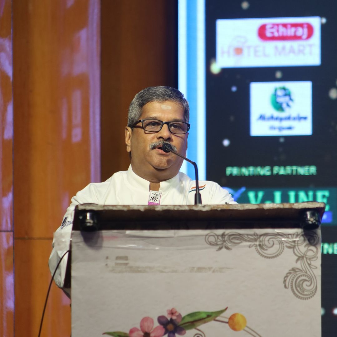 SaiInstitution's tweet image. A big thank you to Chef @boopesh_pichaimani for being the Chief Guest at Sai Institutions' 14th Annual Convocation &amp;amp; Freshers Day 2024! 🎓 Your support and inspiring words made the day extra special. We truly appreciate it, sir!
-- Management

#boopeshpichaimani #boopesh #drchef