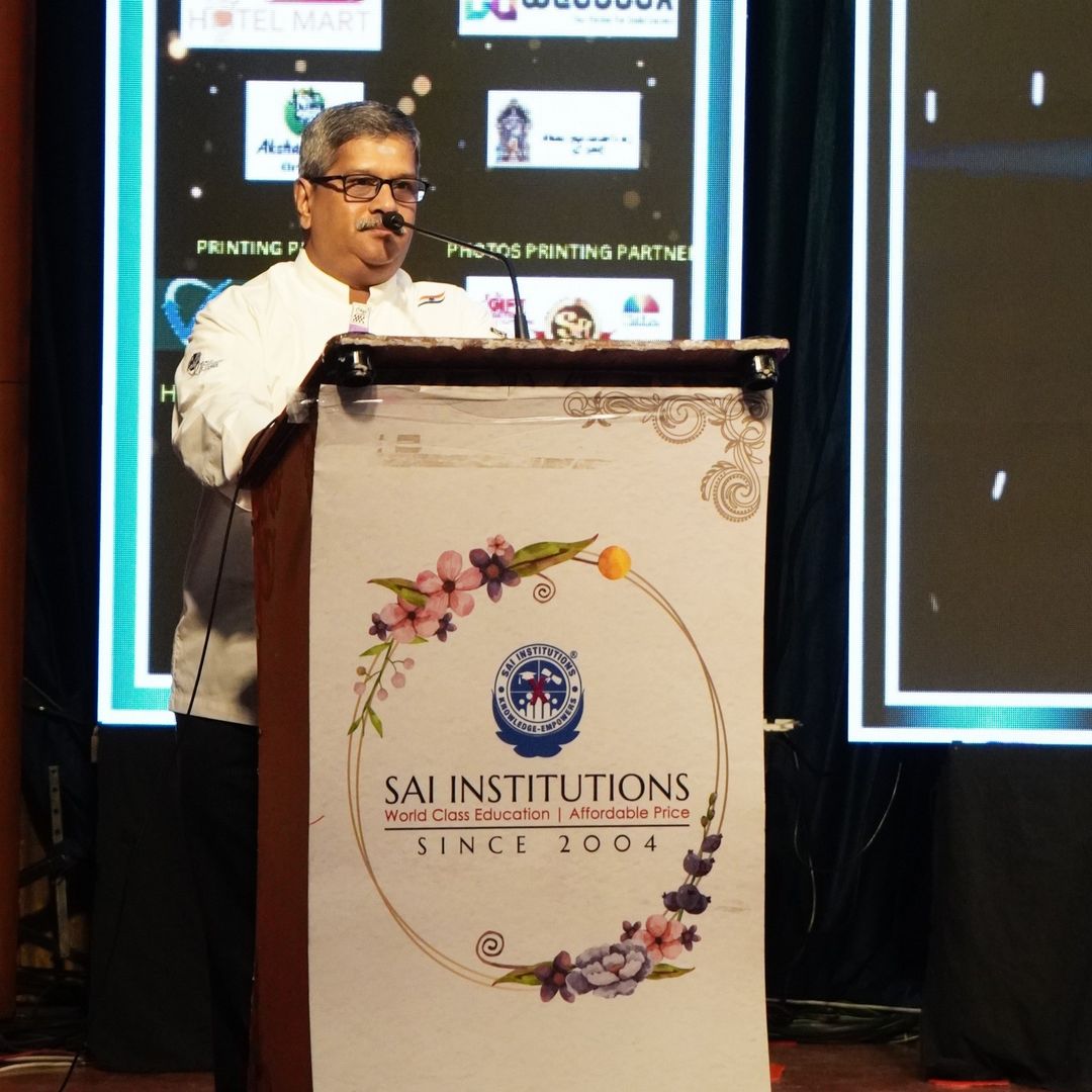 SaiInstitution's tweet image. A big thank you to Chef @boopesh_pichaimani for being the Chief Guest at Sai Institutions' 14th Annual Convocation &amp;amp; Freshers Day 2024! 🎓 Your support and inspiring words made the day extra special. We truly appreciate it, sir!
-- Management

#boopeshpichaimani #boopesh #drchef