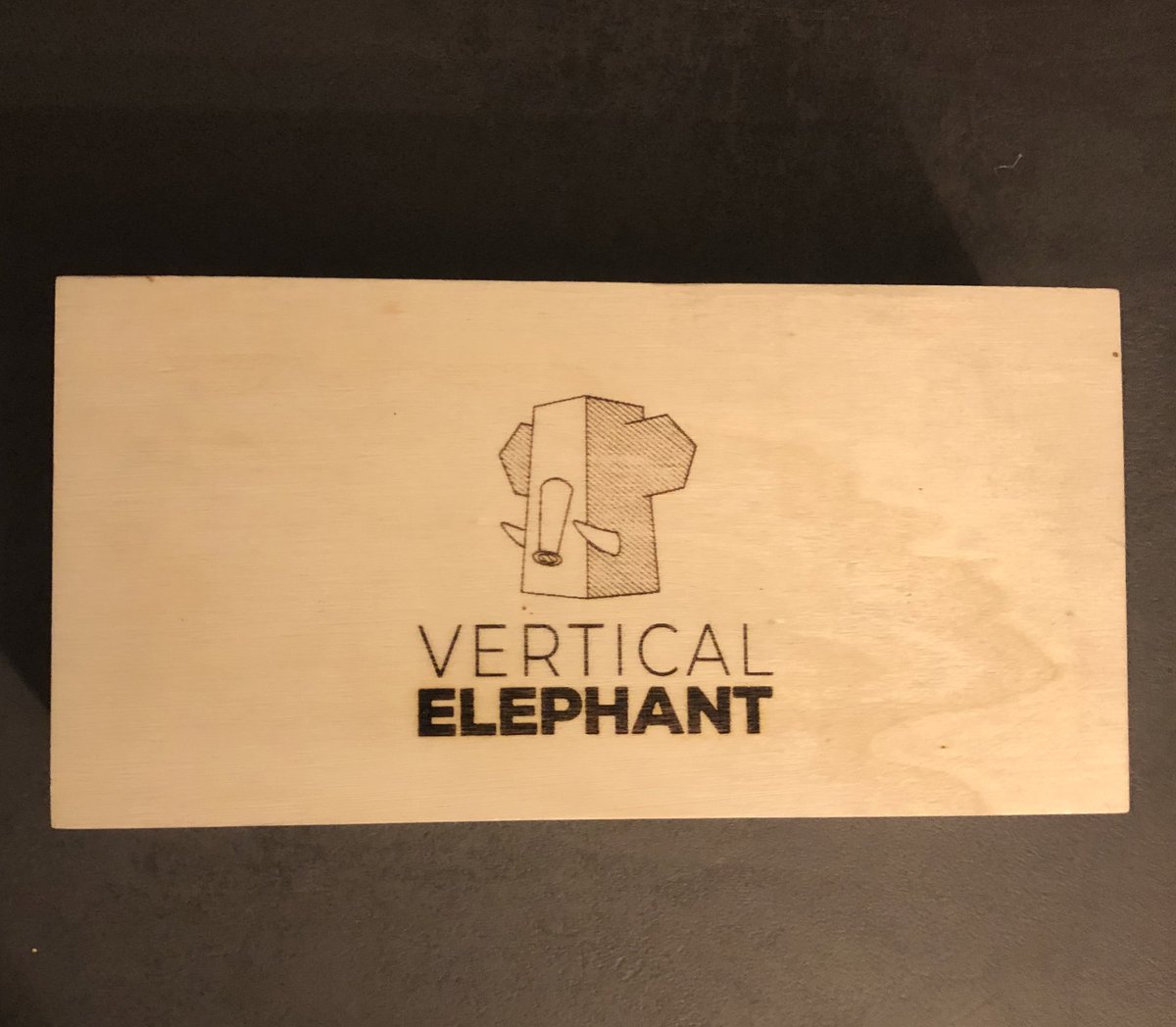 mariomacellaio's tweet photo. Für @xPandorya und @Gronkh hatten wir auch jeweils eine @vrtcl_elephant Box dabei. Da aber absehbar war, dass es schwierig wird, eine ruhige Minute mit den Beiden zu erwischen, konnten wir die Boxen in die vertrauensvollen Hände der lieben @_psykora geben. 💪🥰 https://t.co/dCqxa8Dffp