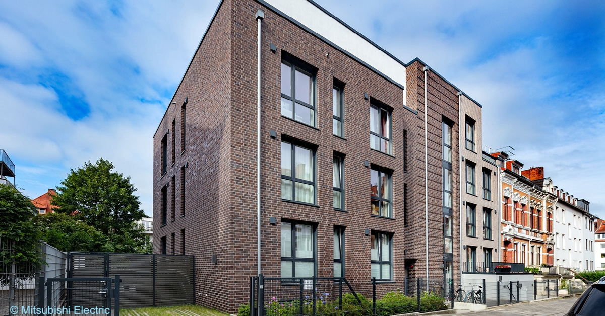 immoclick24_de's tweet image. Ein Neubau mit 8 Wohneinheiten in Bremen zeigt, wie die #Ecodan Luft/Wasser-#Wärmepumpe von #Mitsubishi Electric als Dreierkaskade für #Heizung und #Warmwasser sowie eine #Klimaanlage im Penthouse auf wirtschaftliche Weise für #Wohlfühlklima sorgen!
leslink.info/immoclick2