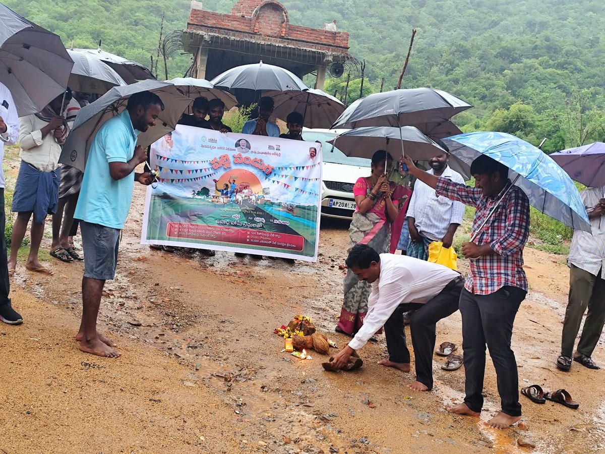 yskanth's tweet image. With the initiation of #PallePanduga - thousands of villages in Andhra Pradesh will never be the same again!

The transformation and empowerment of Grama Panchayats has started today!

Great job @PawanKalyan 👌👌

Thanks @ncbn @narendramodi