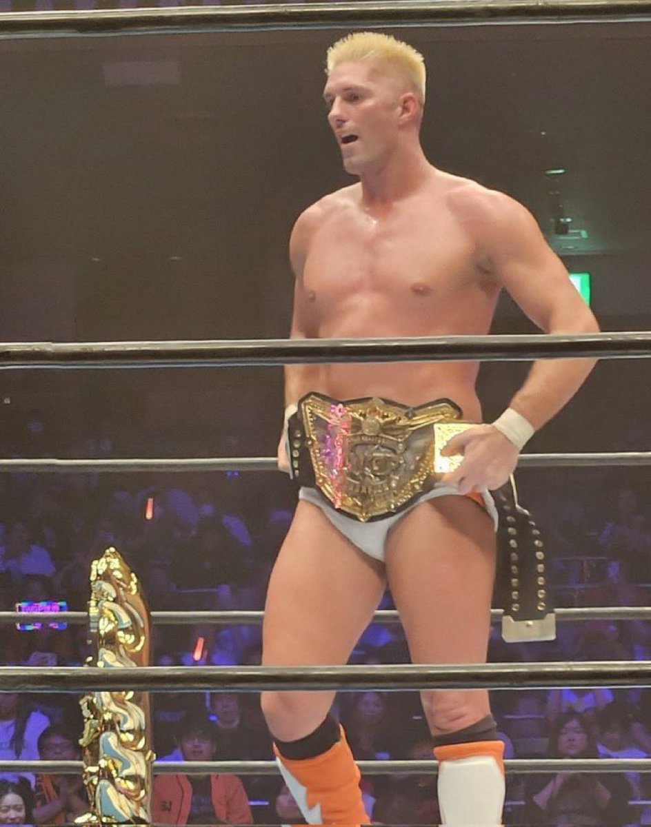 WrestlePurists's tweet photo. ZACK SABRE JR HAS DEFEATED TETSUYA NAITO FOR THE IWGP WORLD HEAVYWEIGHT CHAMPIONSHIP!!!

HE BROUGHT IT HOME 🇬🇧🇬🇧🇬🇧

#njkopw #njpw https://t.co/yR2hkqH774