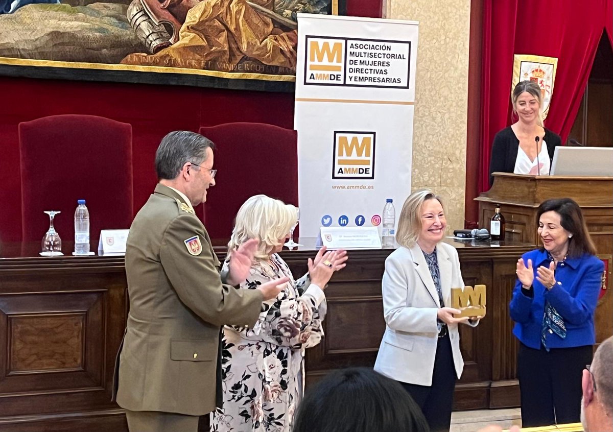 🔴#PremiosAMMDE | Entrega de premios <a href="/AMMDE_/">AMMDE</a> de #Defensa, #Seguridad y el Sector Aeroespacial 2024 🛡️✈️ <a href="/CESEDEN_OFICIAL/">Centro Superior Estudios de Defensa Nacional 🇪🇸</a>