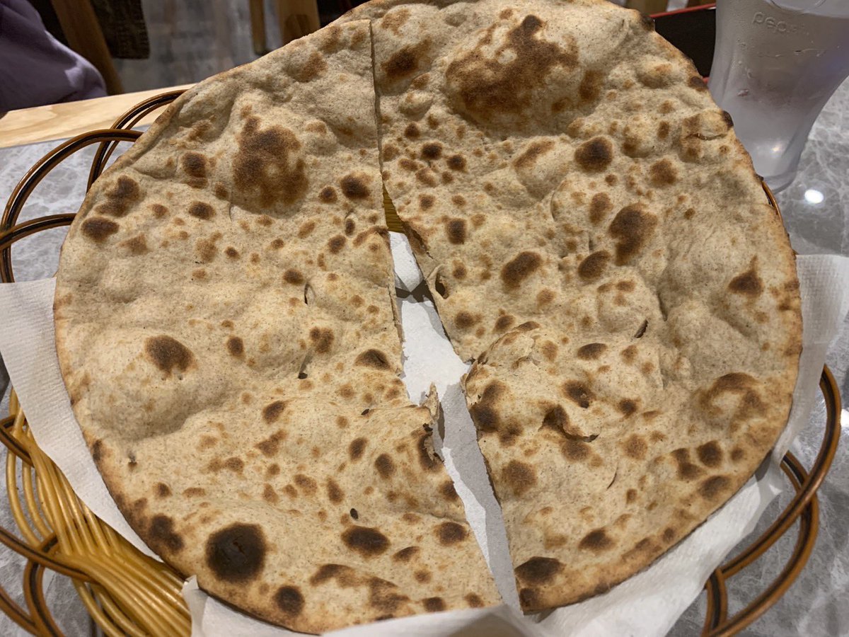 ShoAsako's tweet image. 佐倉市スパイスクラブで、ナムキンロシュと、ベジタブルプラオ、チャナチャット😘金曜日に来たのにまた来ちゃった❤️月金限定ナムキンロシュお肉トロトロ❣️ロティ🫓でいただきました。プラオもスープ吸っておいしかった😋
#ビリヤニ
#パキスタン料理
#SPICECLUB
#佐倉市
#NAMKEENROSH
#ナムキンロシュ