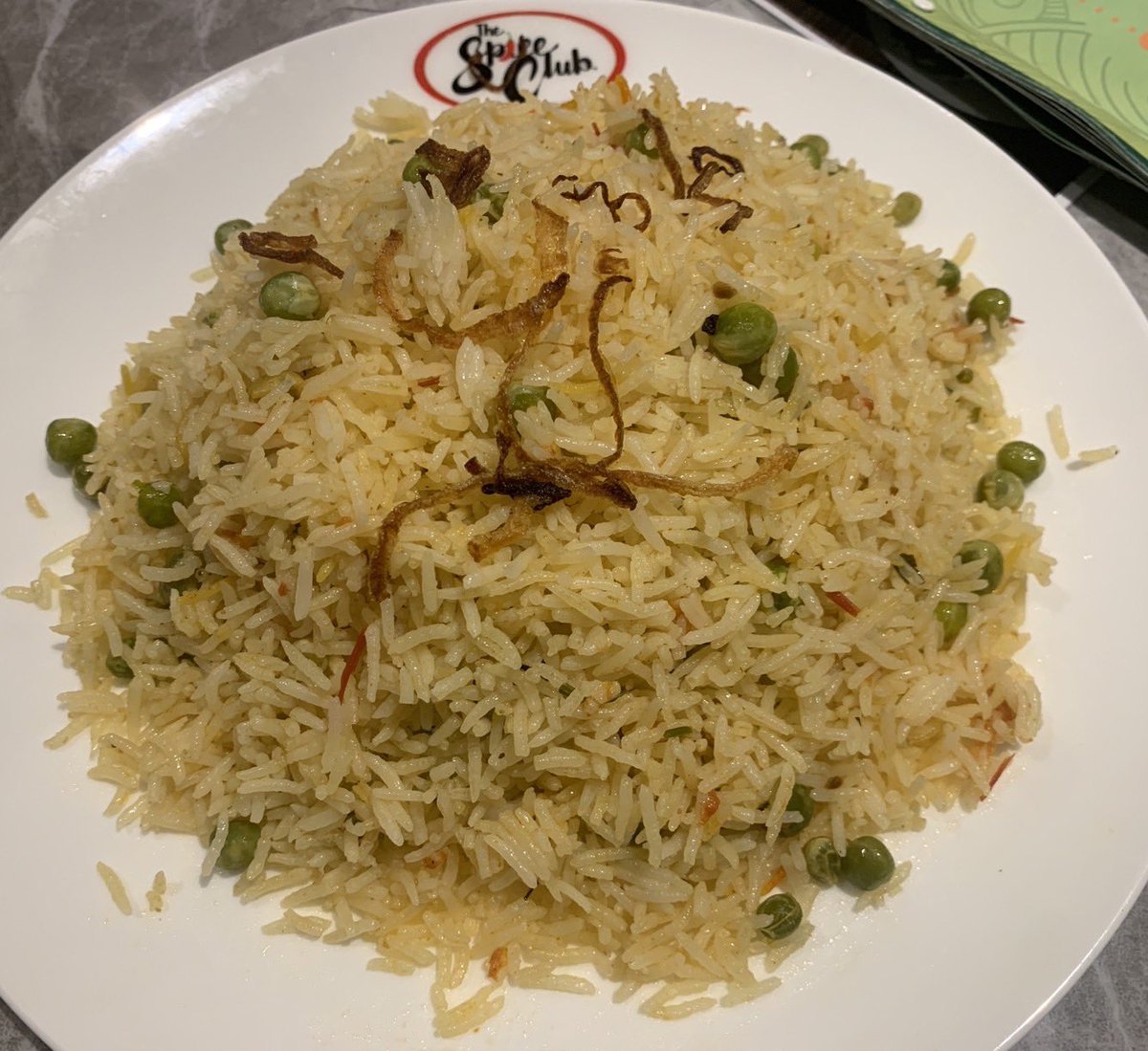 ShoAsako's tweet image. 佐倉市スパイスクラブで、ナムキンロシュと、ベジタブルプラオ、チャナチャット😘金曜日に来たのにまた来ちゃった❤️月金限定ナムキンロシュお肉トロトロ❣️ロティ🫓でいただきました。プラオもスープ吸っておいしかった😋
#ビリヤニ
#パキスタン料理
#SPICECLUB
#佐倉市
#NAMKEENROSH
#ナムキンロシュ