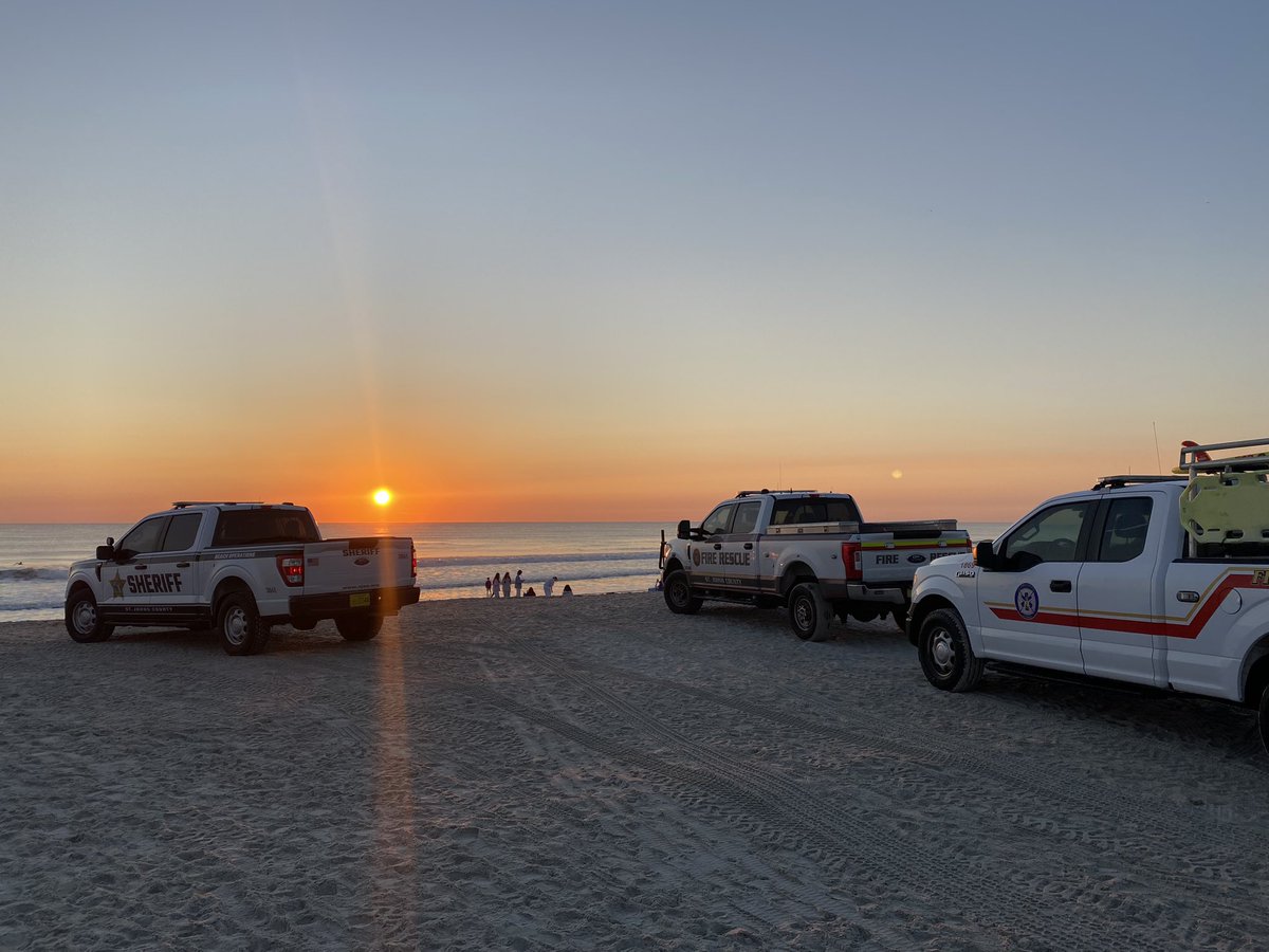 alexusctv's tweet photo. RIGHT NOW- The search continues for a missing swimmer who was last seen in the water at Mickler’s Landing Sunday afternoon. 

@ActionNewsJax @WOKVNews https://t.co/XxIBvAO1Fb