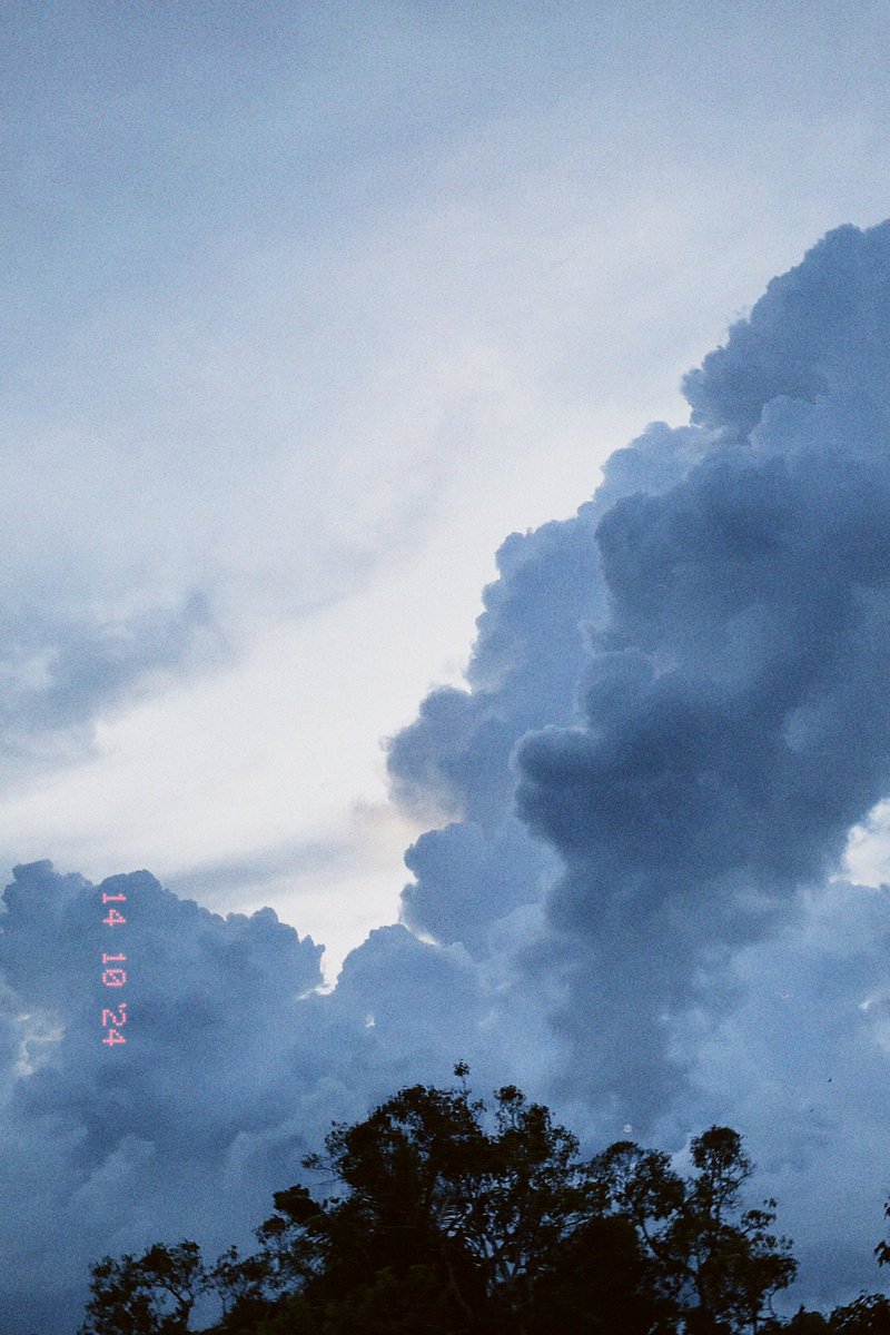n0chroma's tweet photo. ☁️🌔 https://t.co/Fpoq7AE50i
