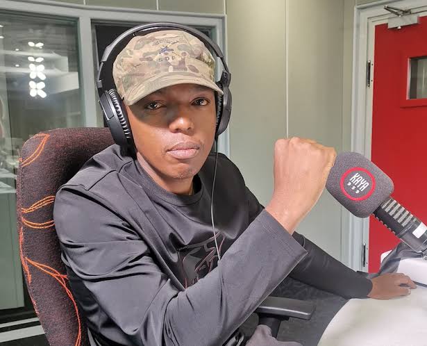 JeffDumisani's tweet photo. To all patriots, don't be confused. Nhlanhla Lux is not the owner of Soweto.
Yes, he could be collecting protection fees from Somalian Ethiopian Bangladesh, etc, but he can't tell sowetan what to do now or when. Soweto belongs to all sowetan people, not to "Nhlanhla Lux" mafia https://t.co/X8uiAHtnEz