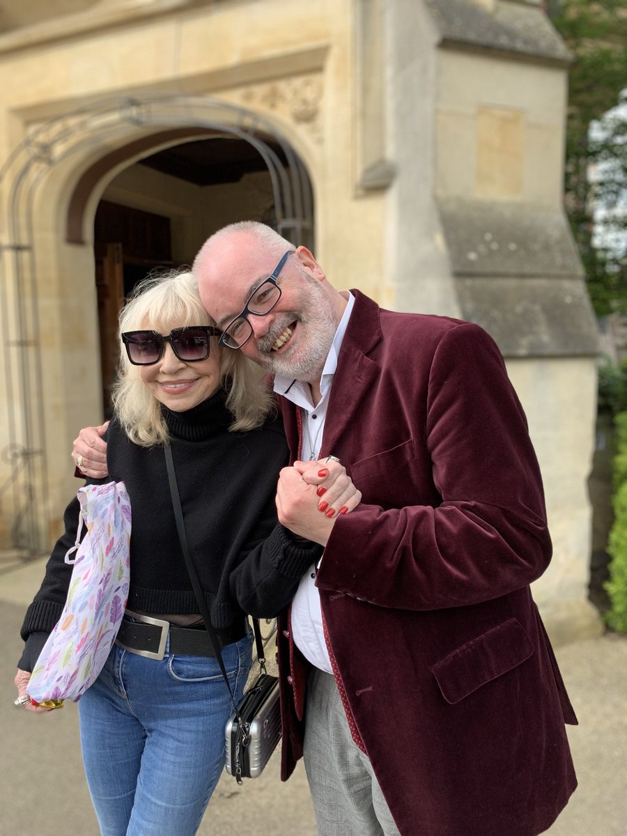 🎂💐🥂 Happy birthday to the lovely and velvet adorable <a href="/ManningOfficial/">KatyManning Official welcomes you</a> 🎂🥂💐