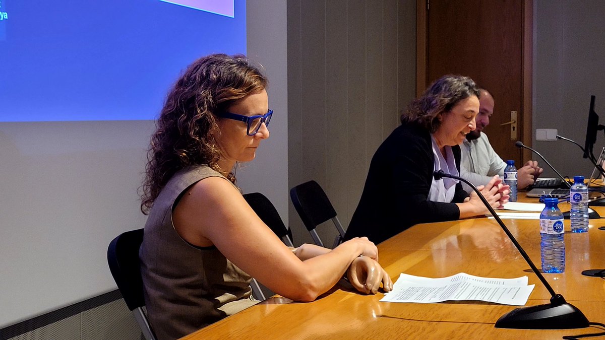 htrueta's tweet photo. Tret de sortida a la Setmana de la Innovació organitzada per #ICSGirona i @iasgirona per posar en valor la tasca innovadora dels seus professionals. Primera sessió a l'#HTrueta. Inauguren Àngels Morales I Ester Fages, gerentes del Trueta i de l'Atenció Primària respectivament. https://t.co/L2v4KrSe9m