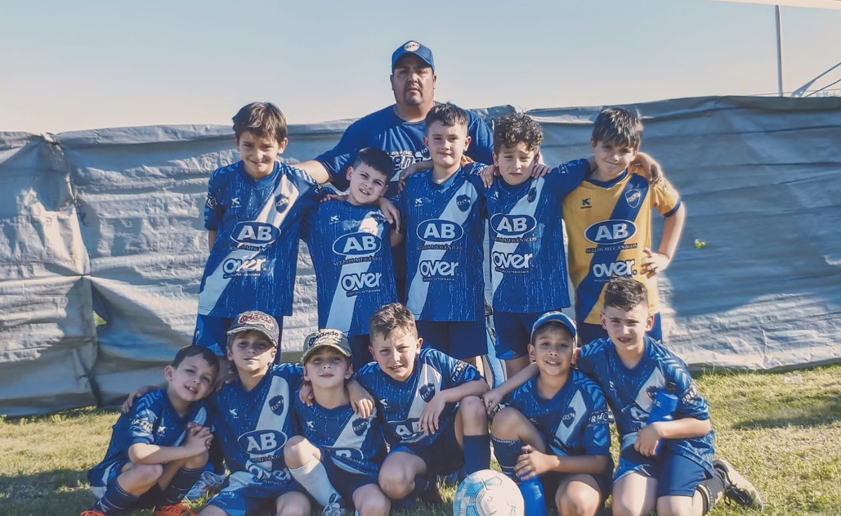 clubbenhur's tweet photo. ⚽️ #Infantiles. Este fin de semana, los #Lobitos participaron del torneo organizado por el Club Sarmiento de Crespo (Entre Ríos). La #BH compitió con dos equipos de la #Cat2016, siendo Campeones y Semifinalistas.
#VamosBenHur 🔵⚪🔵 https://t.co/muV9H4KZbY