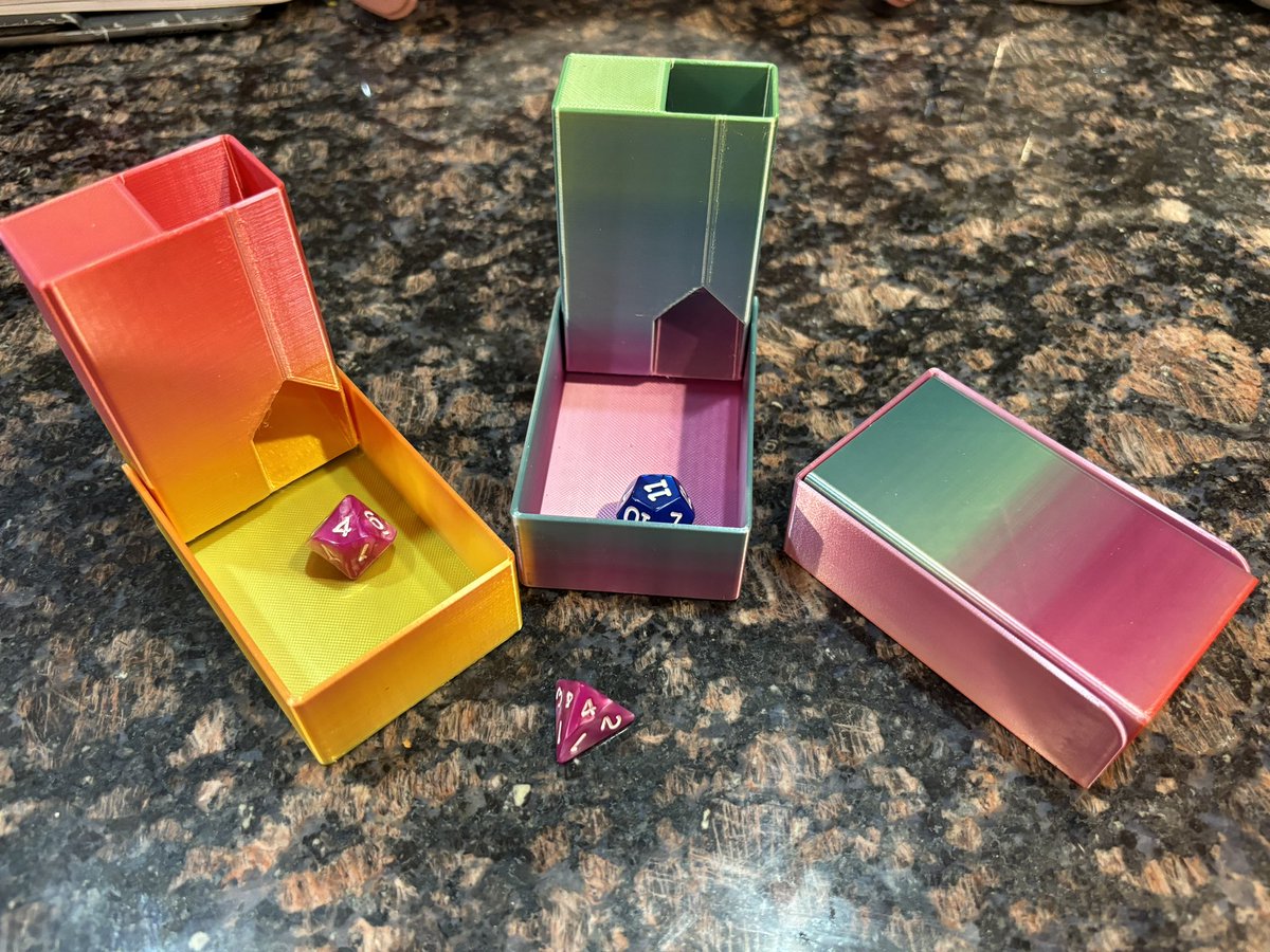 Loving this new Mini Dice tower pattern. It’s wonderful and folds closed for easy transport #3Dprinting