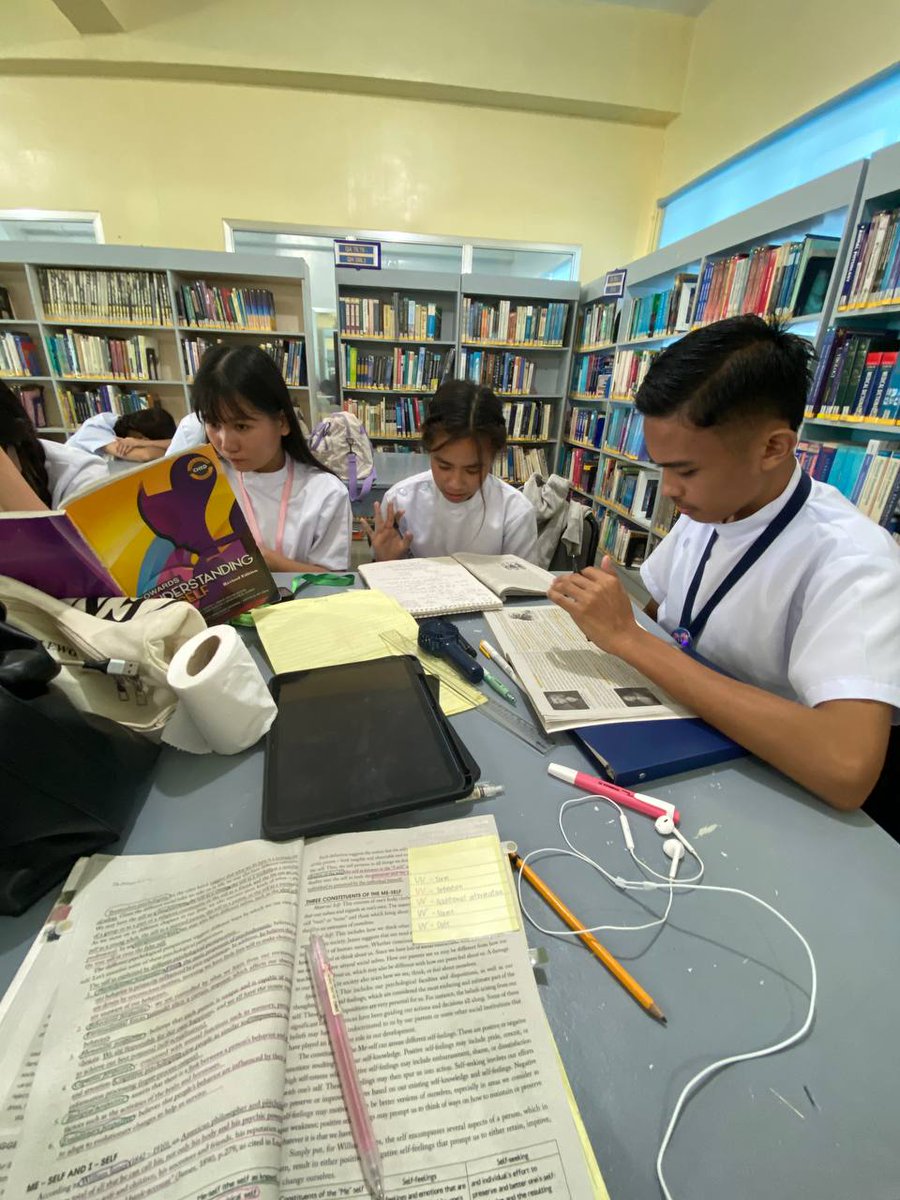decemfuuur's tweet photo. 🐋 : college life

my campus life is really just switching from stressfully reviewing to eating and vice versa.

ෆ #lifetwt #archivetwt #sikolohistaera ෆ https://t.co/gn8k3ghV5z