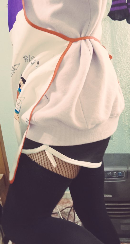 ElPanaChihiro's tweet photo. Ayer andaba modo cocinero y me tomé un maté :3
#femboy #twink #trap #crossdreesing #catboy https://t.co/XuOQNmxO8i