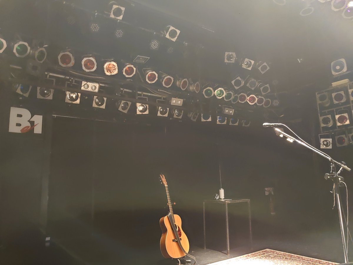 bari1173's tweet photo. 尾崎裕哉　福岡DRUM Be-1 　偉大なる父親とは違ったライブ最高でした。がんばれ裕哉。　　
シェリー俺は歌う愛すべきもの全てに　
#尾崎裕哉　#尾崎豊　#シェリー https://t.co/61J6kzLS9Z