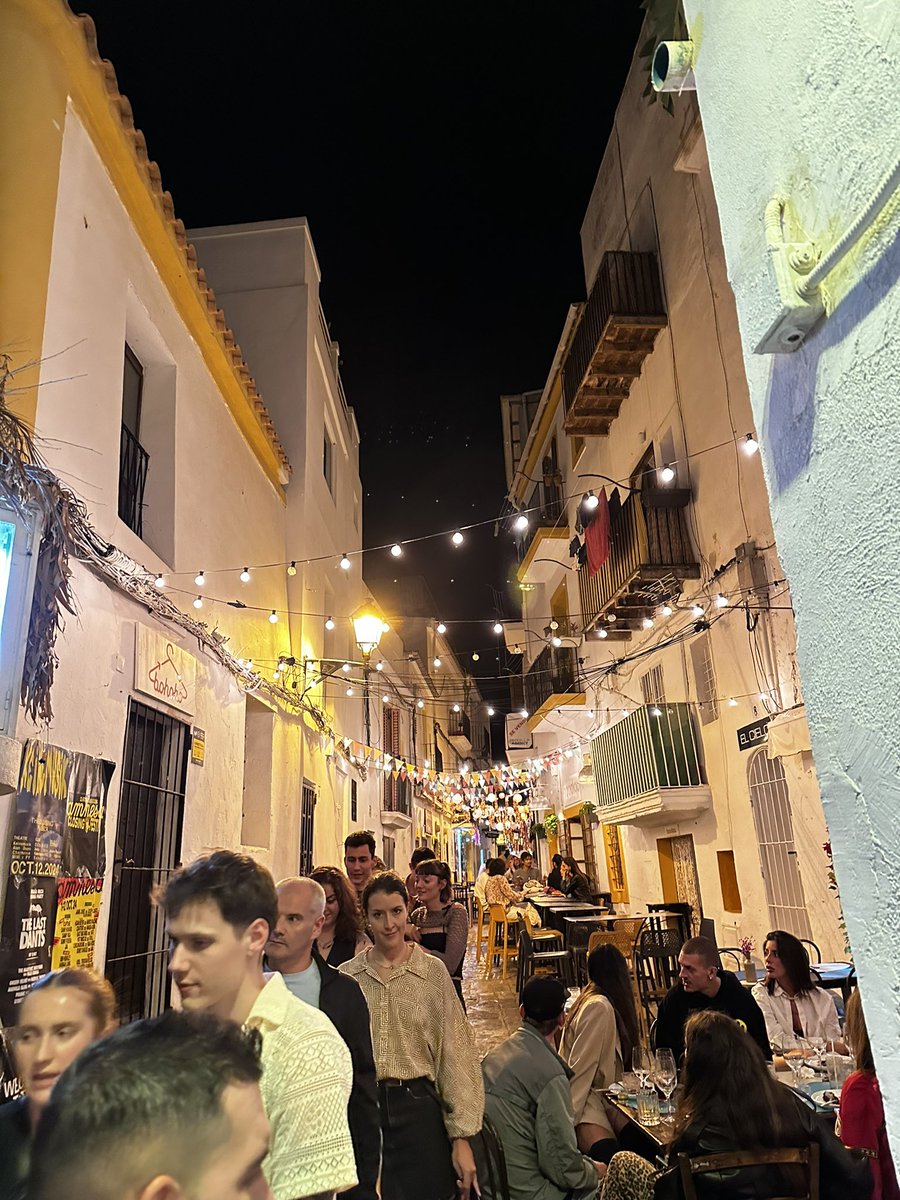 jsemrivera's tweet photo. Ibiza cuánto me has dado en tan poco tiempo. #deseandoVolver #ibiza #amigos #escapada #usuhaia #amnesia #closingIbiza https://t.co/1nnlIoqfLg
