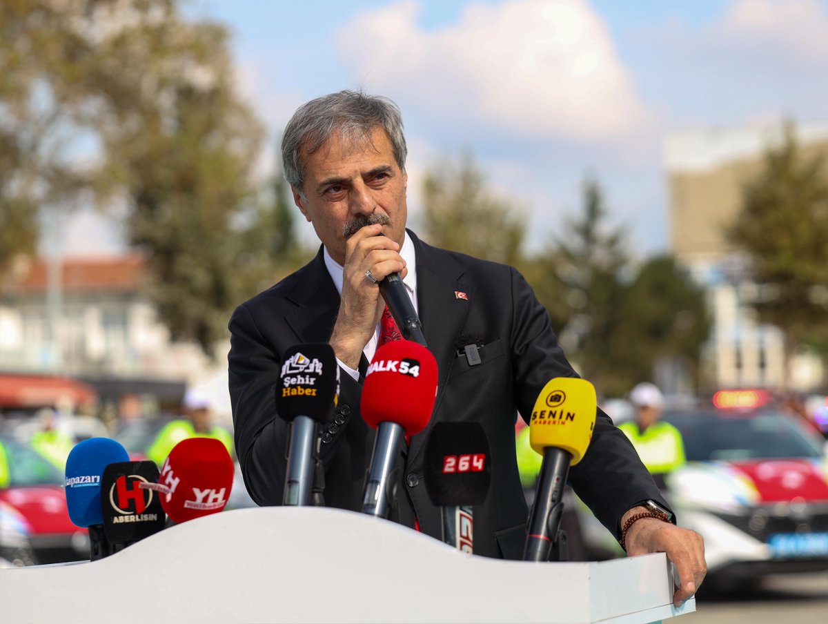 sbYusufAlemdar's tweet photo. Demokrasi Meydanı’nda düzenlenen, Jandarma Genel Komutanlığı ile Emniyet Teşkilatı envanterine katılan yeni araçların teslim törenine katıldık. Emniyet ve Jandarma teşkilatına kazandırılan araçların huzur şehri Sakaryamıza hayırlı olmasını diliyor, tüm Emniyet Teşkilatı mensuplarımıza görevlerinde başarılar diliyorum.