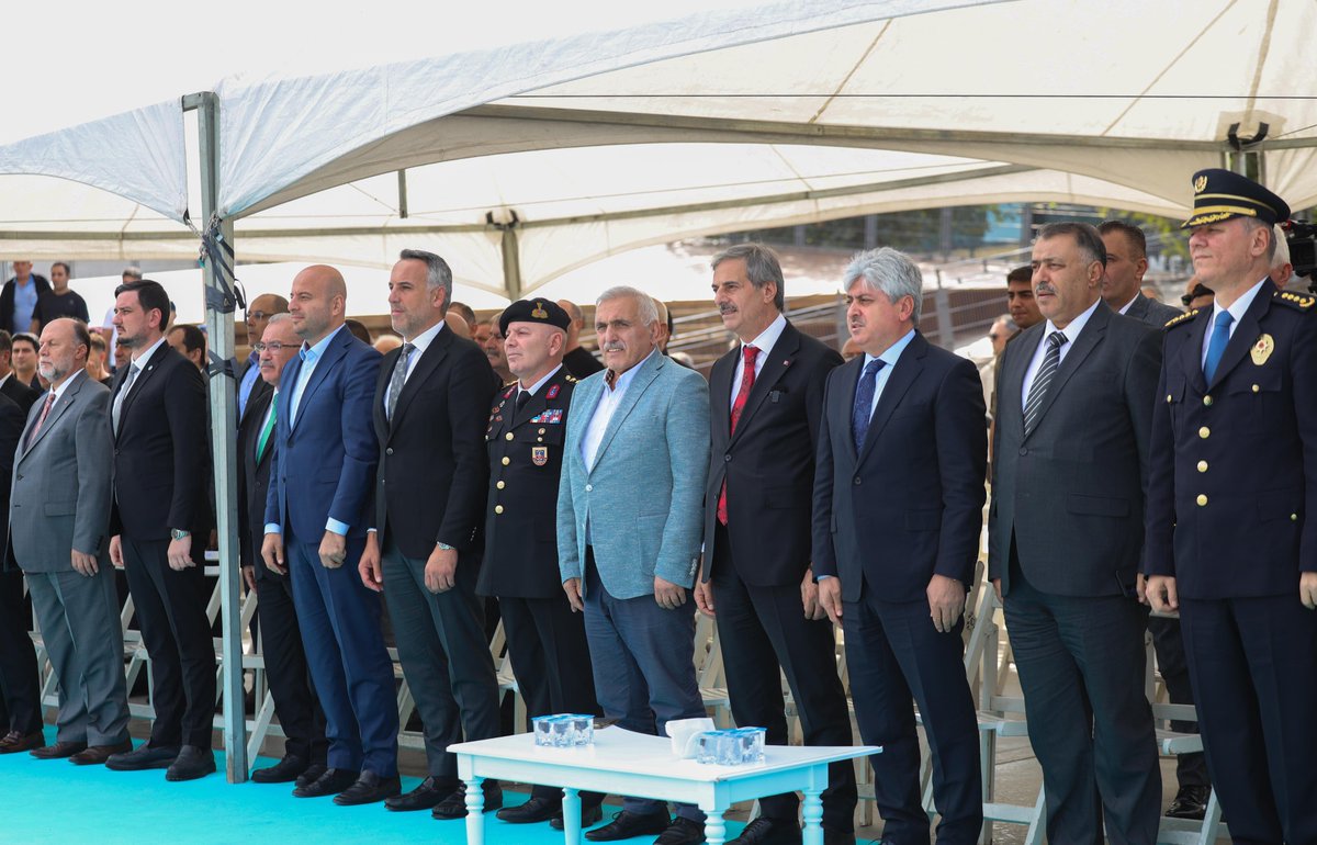sbYusufAlemdar's tweet photo. Demokrasi Meydanı’nda düzenlenen, Jandarma Genel Komutanlığı ile Emniyet Teşkilatı envanterine katılan yeni araçların teslim törenine katıldık. Emniyet ve Jandarma teşkilatına kazandırılan araçların huzur şehri Sakaryamıza hayırlı olmasını diliyor, tüm Emniyet Teşkilatı mensuplarımıza görevlerinde başarılar diliyorum.